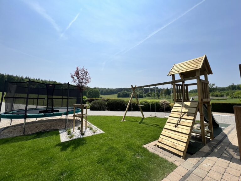 Le coin jeu extérieur WellWood Chalet